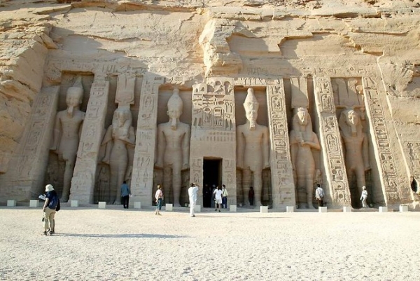 Overnight Tour from Luxor to Abu Simbel